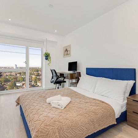 Urban Luxe Retreat Apartment London Bagian luar foto